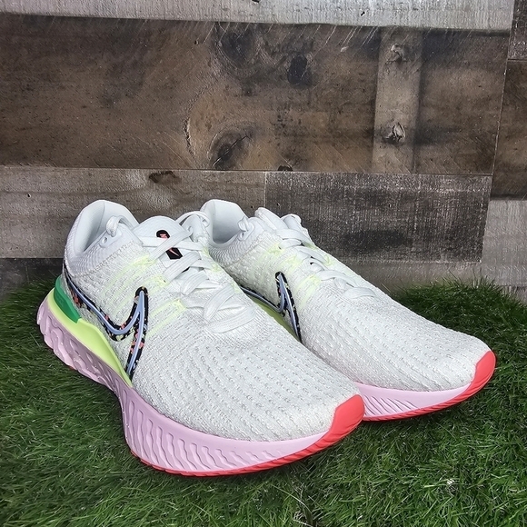 New Nike React Infinity Run Flyknit 3 'Confetti' - Picture 3 of 11